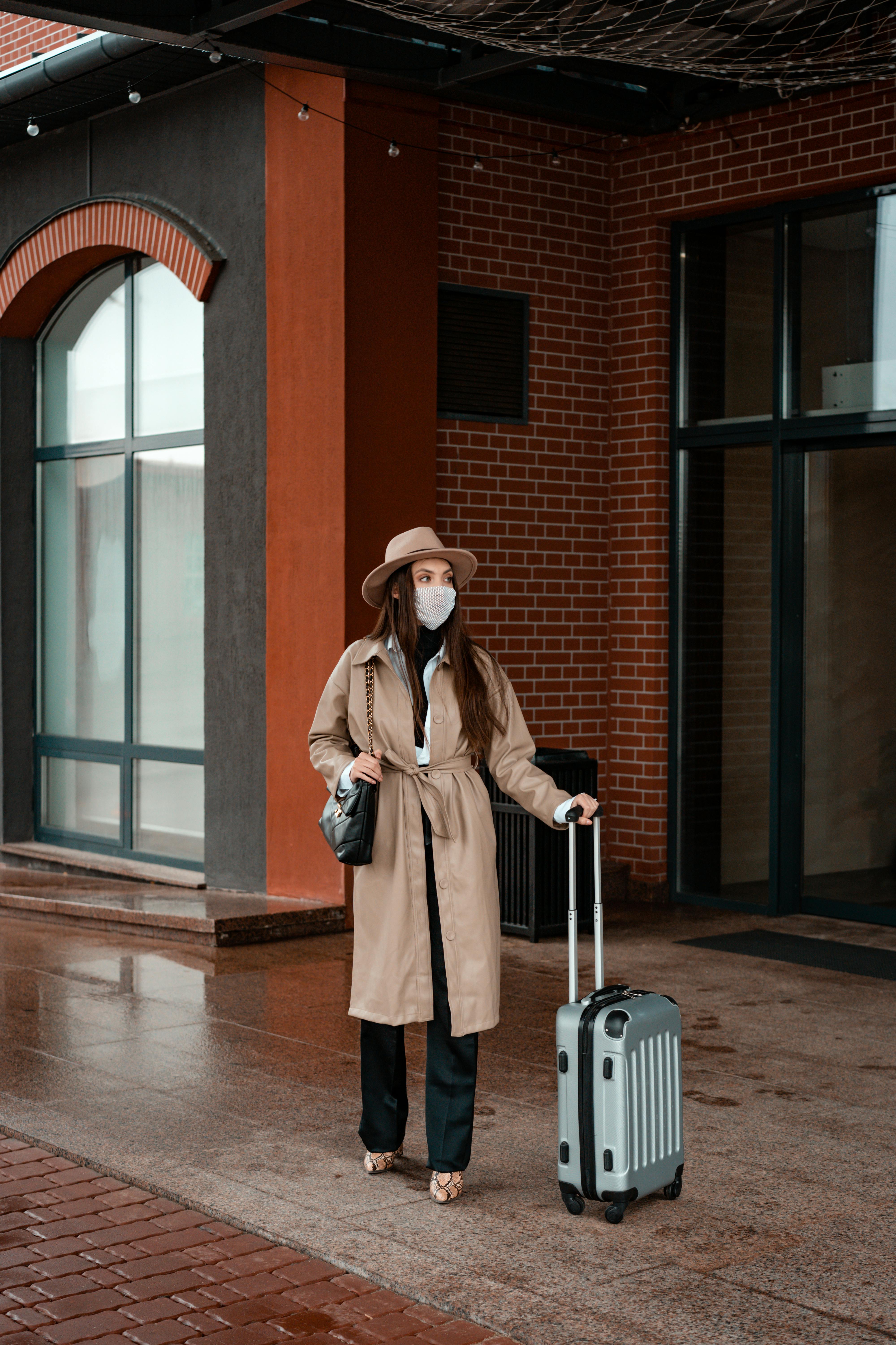 Things every fashion girl should pack in a carryon